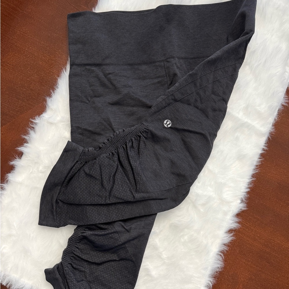 Lululemon black capris